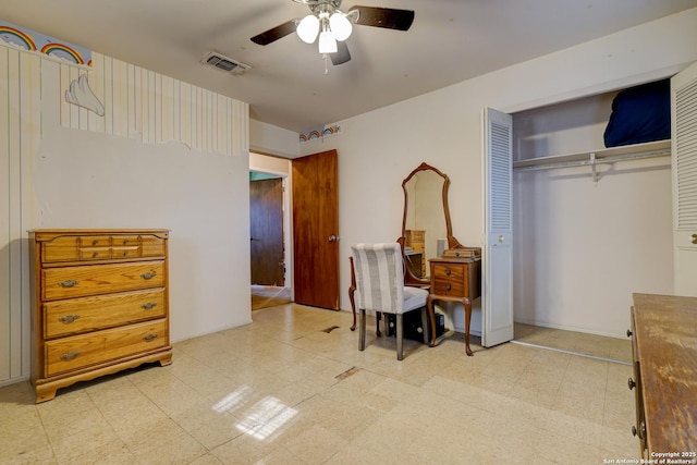 bedroom featuring ceiling fan and a closet