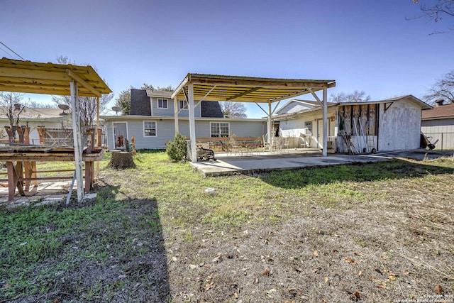 view of yard featuring a patio