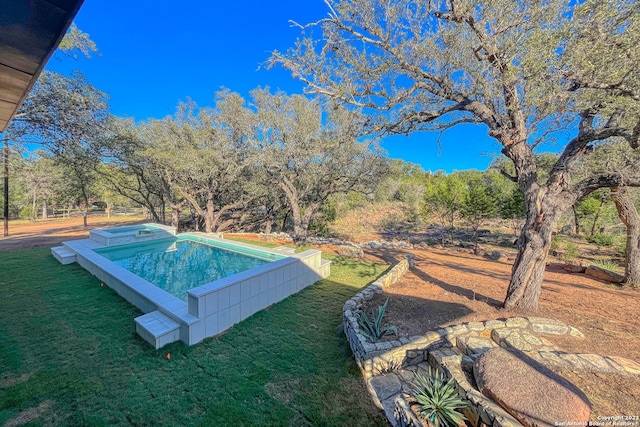 view of swimming pool with a yard