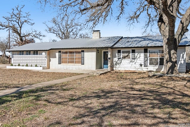 ranch-style home with a front yard