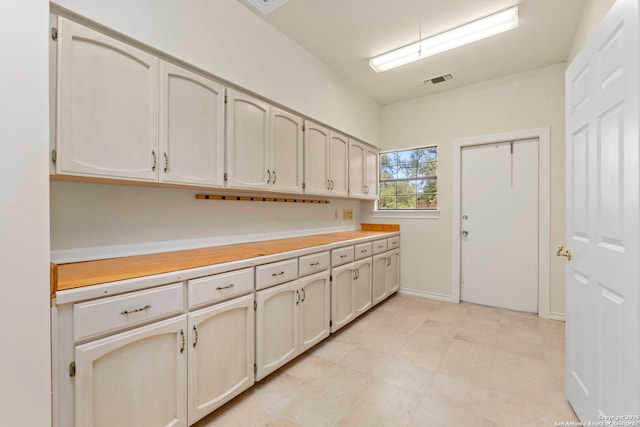311 Ridge Blf, San Antonio, TX 78216 - kitchen with light countertops and baseboards