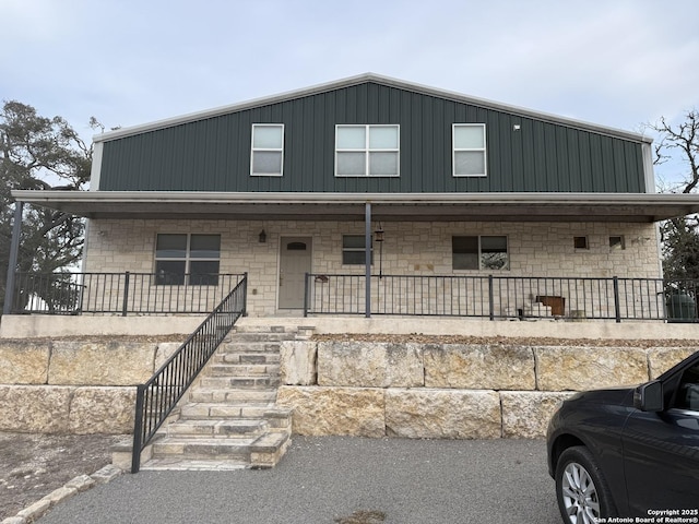 view of front of property with covered porch