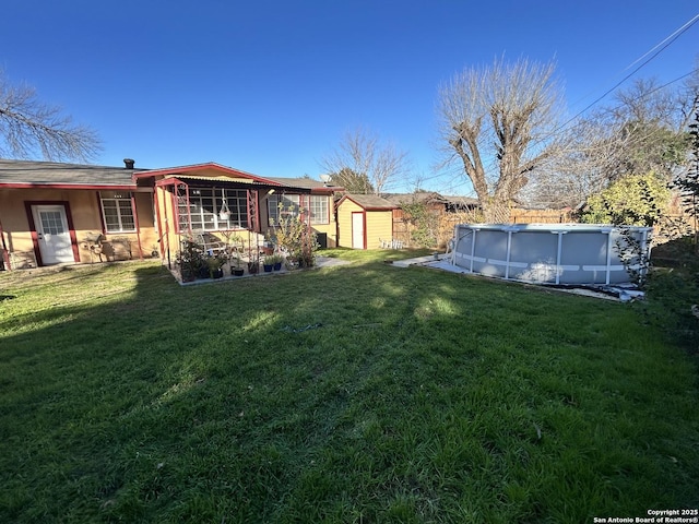 view of yard featuring a storage shed