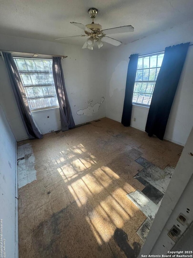 empty room featuring ceiling fan