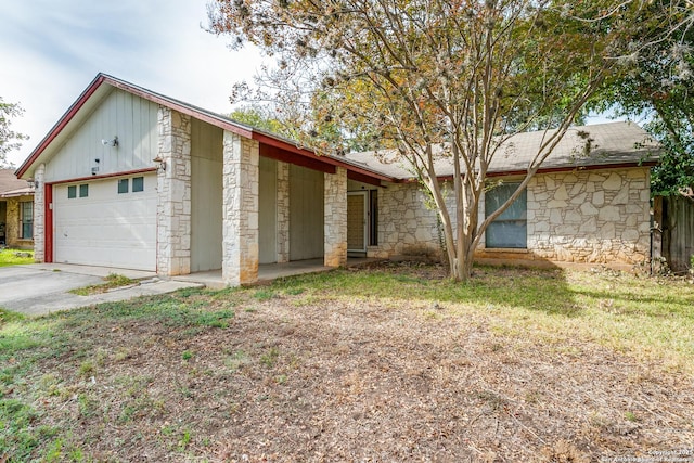 single story home featuring a garage