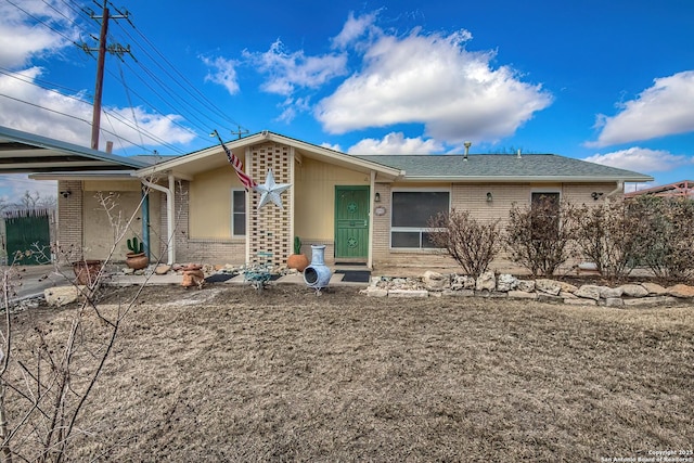 view of front of property