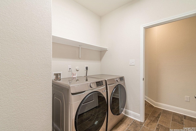 laundry room featuring washer and clothes dryer