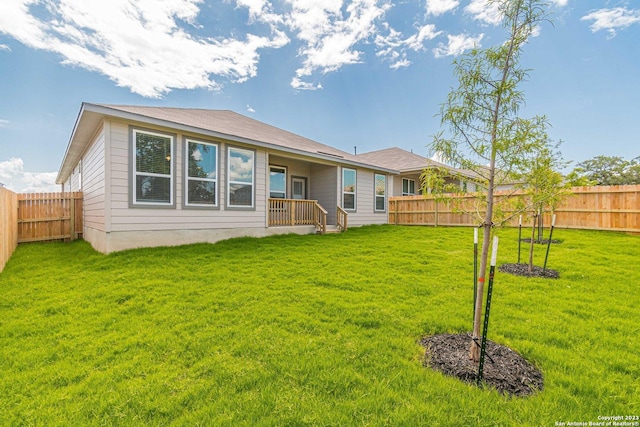 back of house featuring a lawn