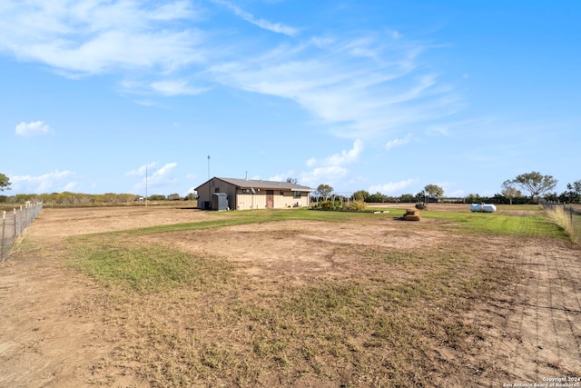 view of yard featuring a rural view