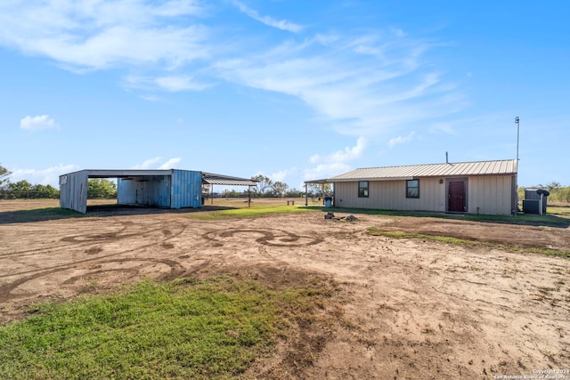 view of yard featuring a carport