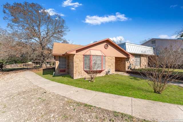 view of front of home featuring a front yard