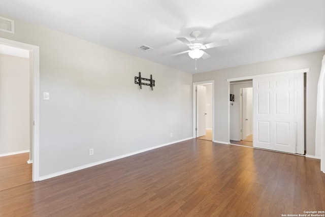 unfurnished room featuring dark hardwood / wood-style flooring and ceiling fan