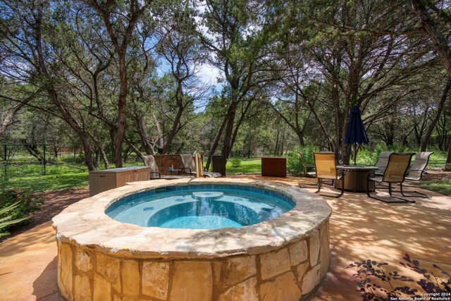 view of swimming pool featuring an outdoor hot tub and a patio area