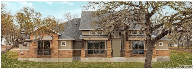 view of front of property with a patio and a front yard