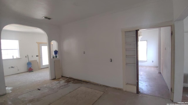 1601 Fulton Ave, San Antonio, TX 78201 - empty room with arched walkways