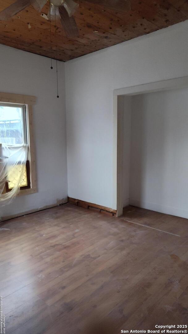 1601 Fulton Ave, San Antonio, TX 78201 - unfurnished room featuring ceiling fan, wood finished floors, and baseboards