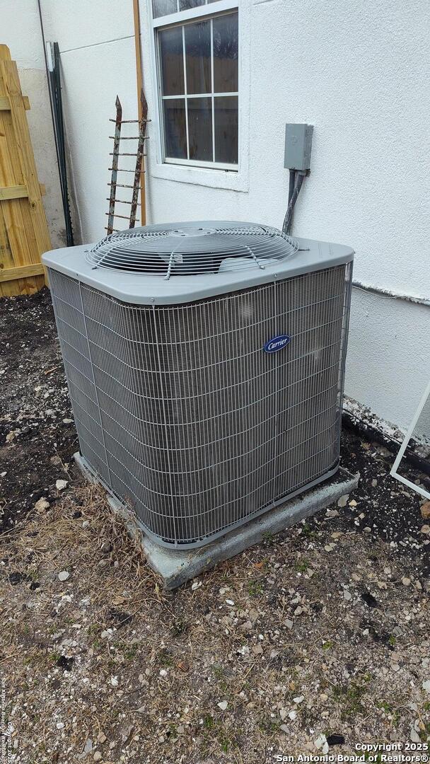 1601 Fulton Ave, San Antonio, TX 78201 - exterior view of cooling unit