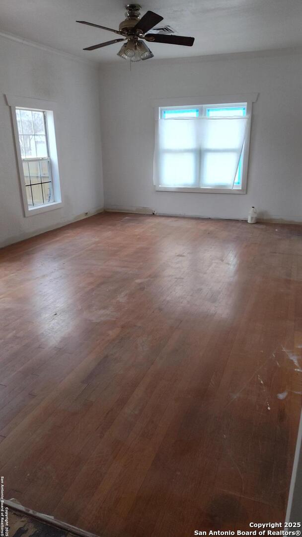 1601 Fulton Ave, San Antonio, TX 78201 - unfurnished room featuring wood finished floors and a ceiling fan