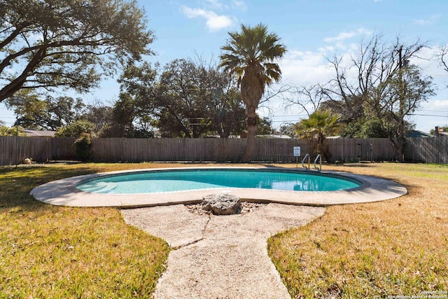 view of pool featuring a yard