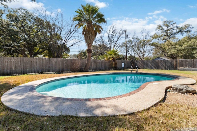 view of swimming pool