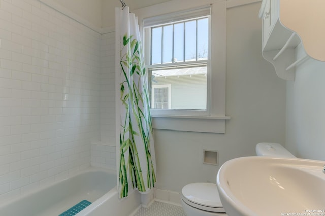 full bathroom featuring tile patterned flooring, sink, shower / tub combo, and toilet