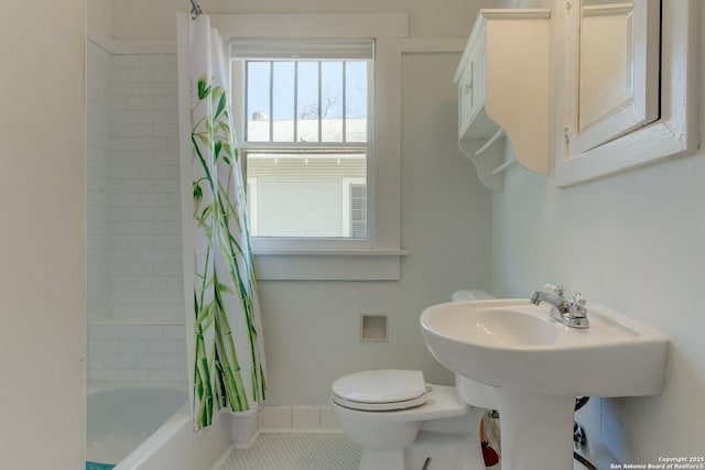 bathroom featuring toilet, tile patterned flooring, and shower / bath combo