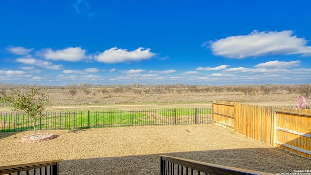 view of yard featuring a rural view