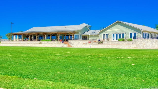 back of house featuring a yard