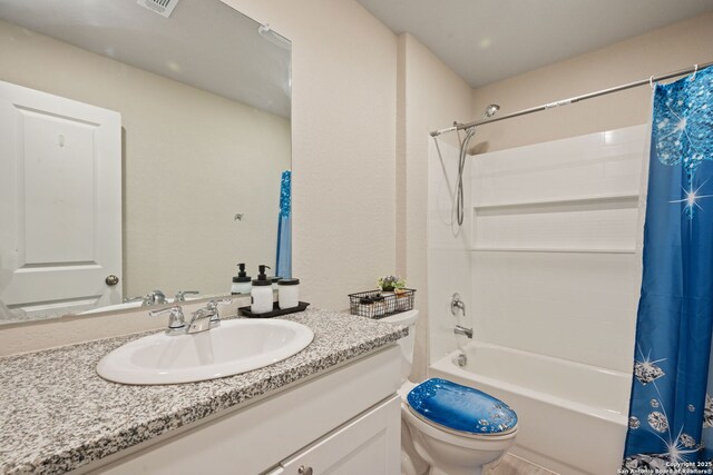 439 Agave Cir, Jourdanton, TX 78026 - full bathroom featuring shower / bath combo, vanity, and toilet