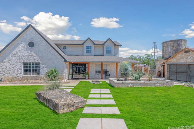 view of front of house featuring a front lawn