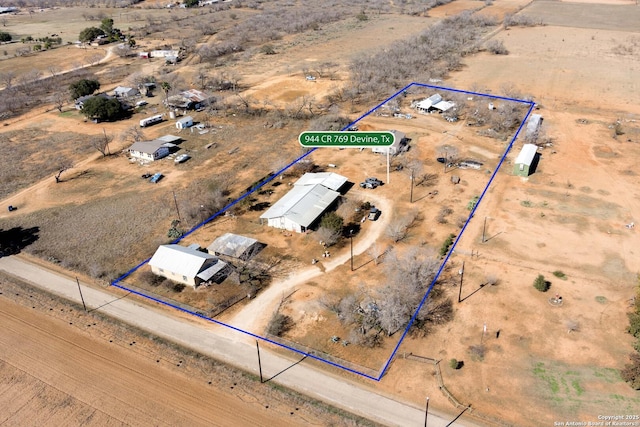 birds eye view of property featuring a rural view