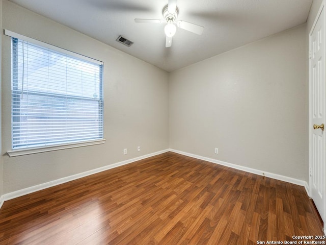 unfurnished room with dark wood-type flooring and ceiling fan