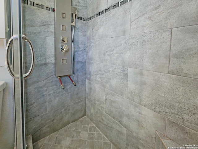 bathroom with a tile shower