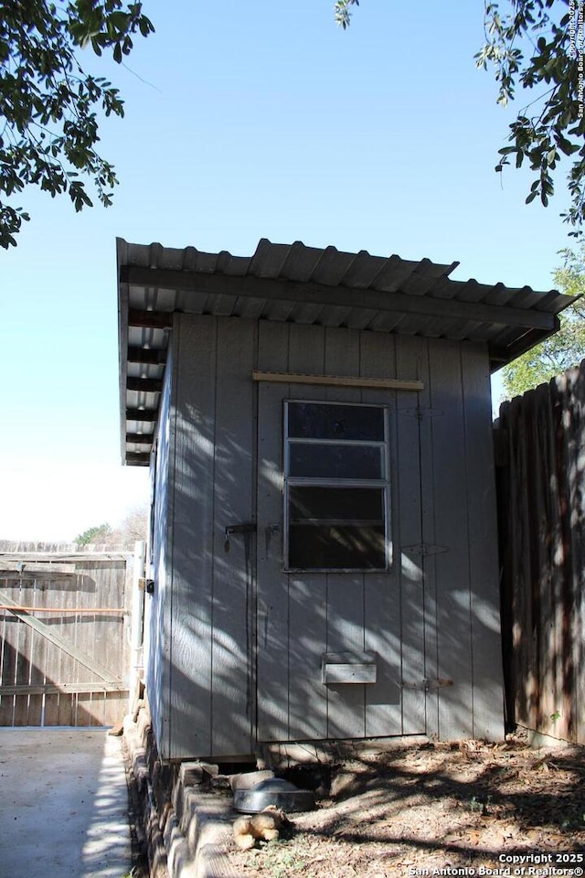 view of outbuilding