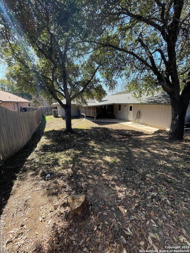 view of yard with a patio