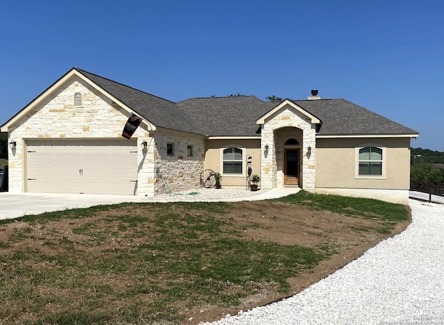 view of front facade featuring a garage