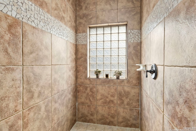 bathroom featuring tiled shower