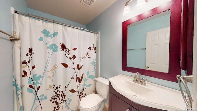 bathroom with a shower with curtain, vanity, and toilet