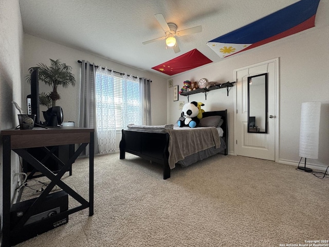 bedroom featuring light carpet, ceiling fan, and a textured ceiling