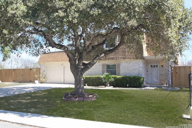 view of front of home featuring a garage and a front yard