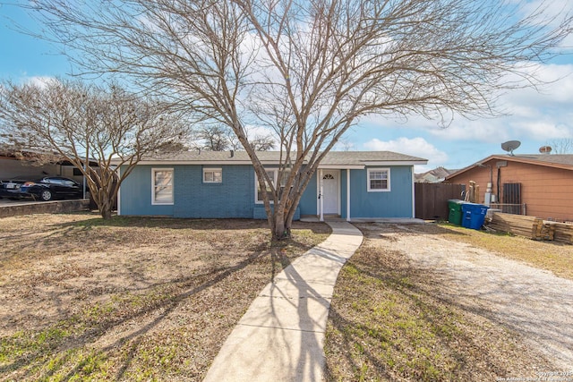 ranch-style home featuring a carport and a front lawn