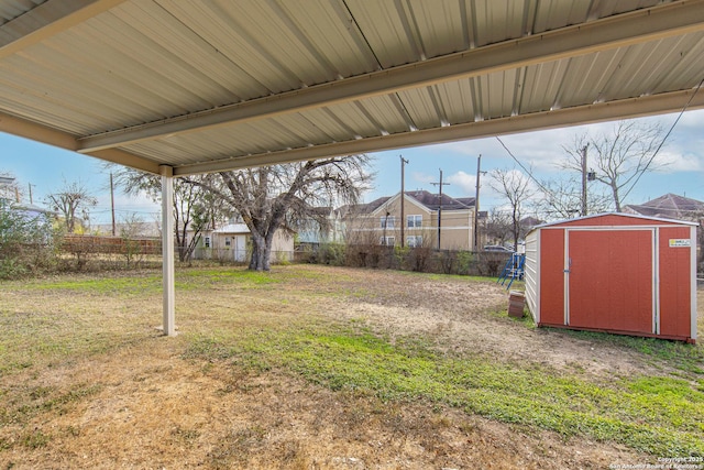 view of yard featuring a storage shed