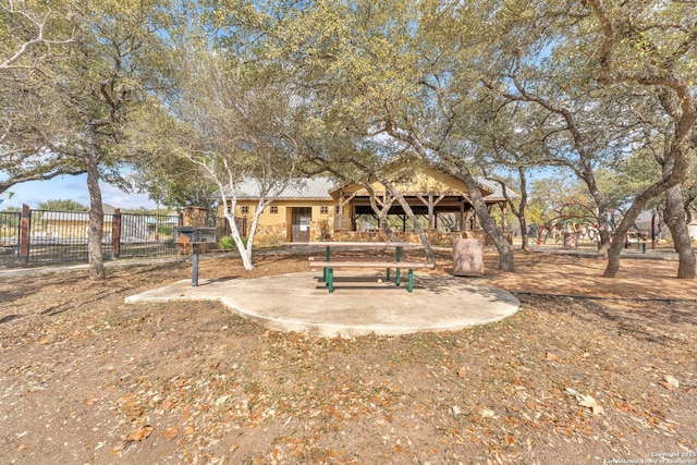 view of yard featuring a patio