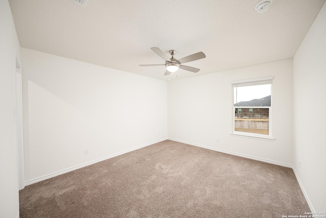 carpeted empty room featuring ceiling fan