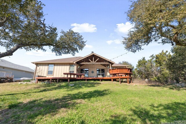 back of house featuring a yard