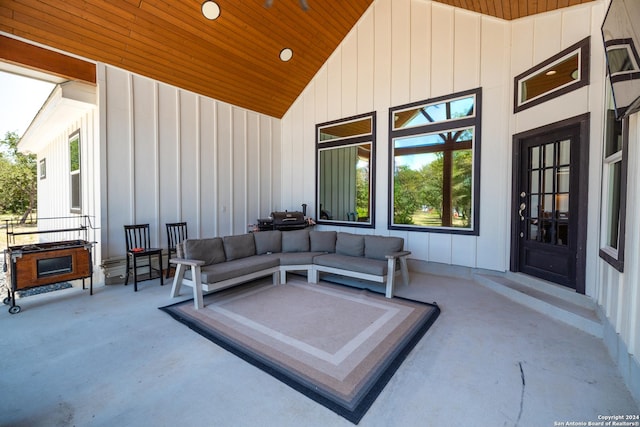 view of patio / terrace with ceiling fan and covered porch