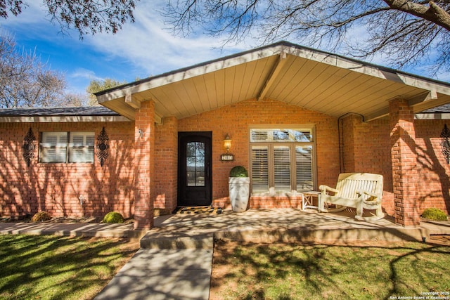 entrance to property featuring a patio area