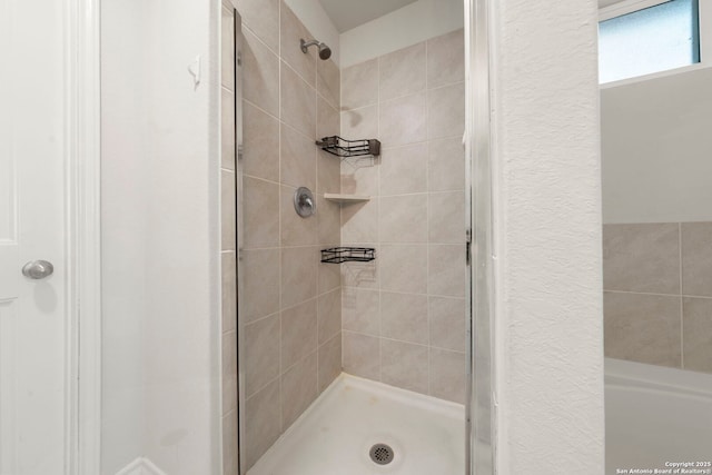 bathroom featuring tiled shower