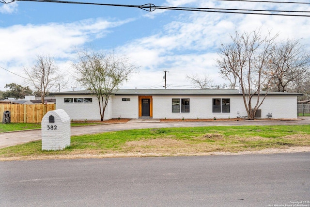 ranch-style house with a front yard