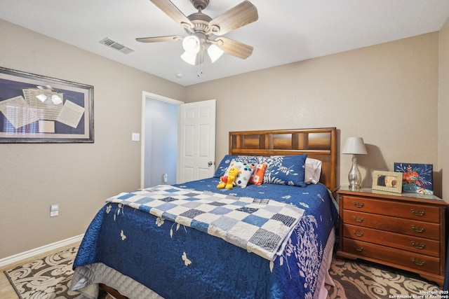 bedroom with ceiling fan